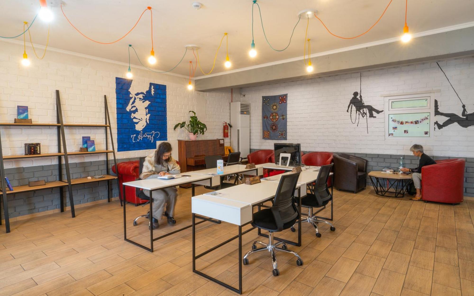 Ololofreelander Hostel&Coworking Biskek Kültér fotó