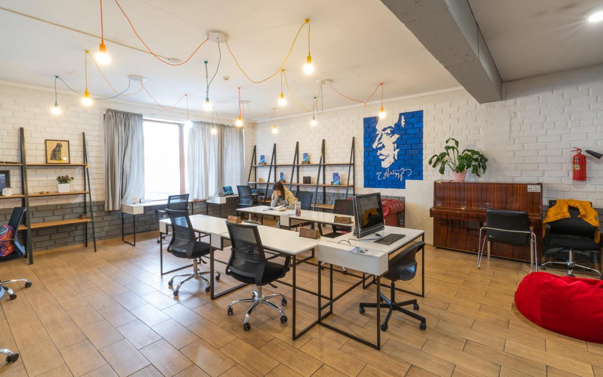Ololofreelander Hostel&Coworking Biskek Kültér fotó