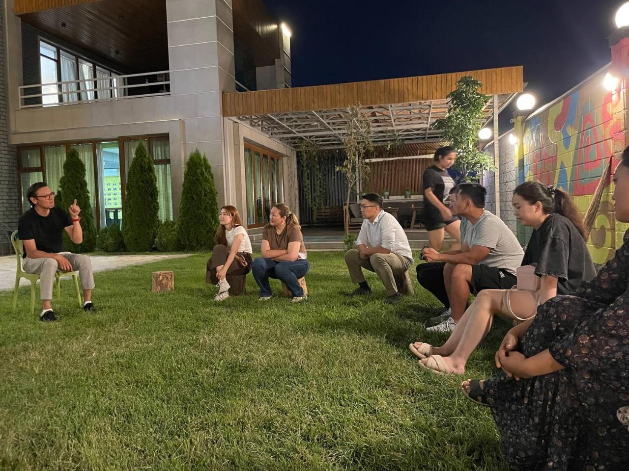 Ololofreelander Hostel&Coworking Biskek Kültér fotó